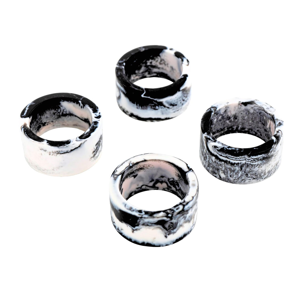 Lucente Black & White Resin Napkin Ring Set Godinger All Dining, Black, Black & White, Black & White Lucente Resin, Black & White Resin, Black & White Resin Napkin Ring Set, Napkin, Napkin Ring, Napkin Ring Set, Napkin Rings, Resin Napkin Ring, Round Napkin Ring Set, Round Napkin Rings, White